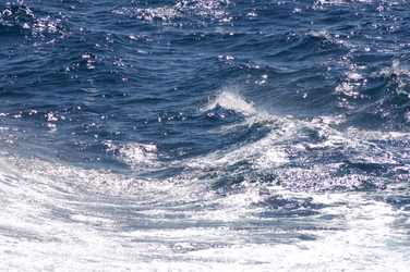 Sillage de bateau dans l'océan Austral
